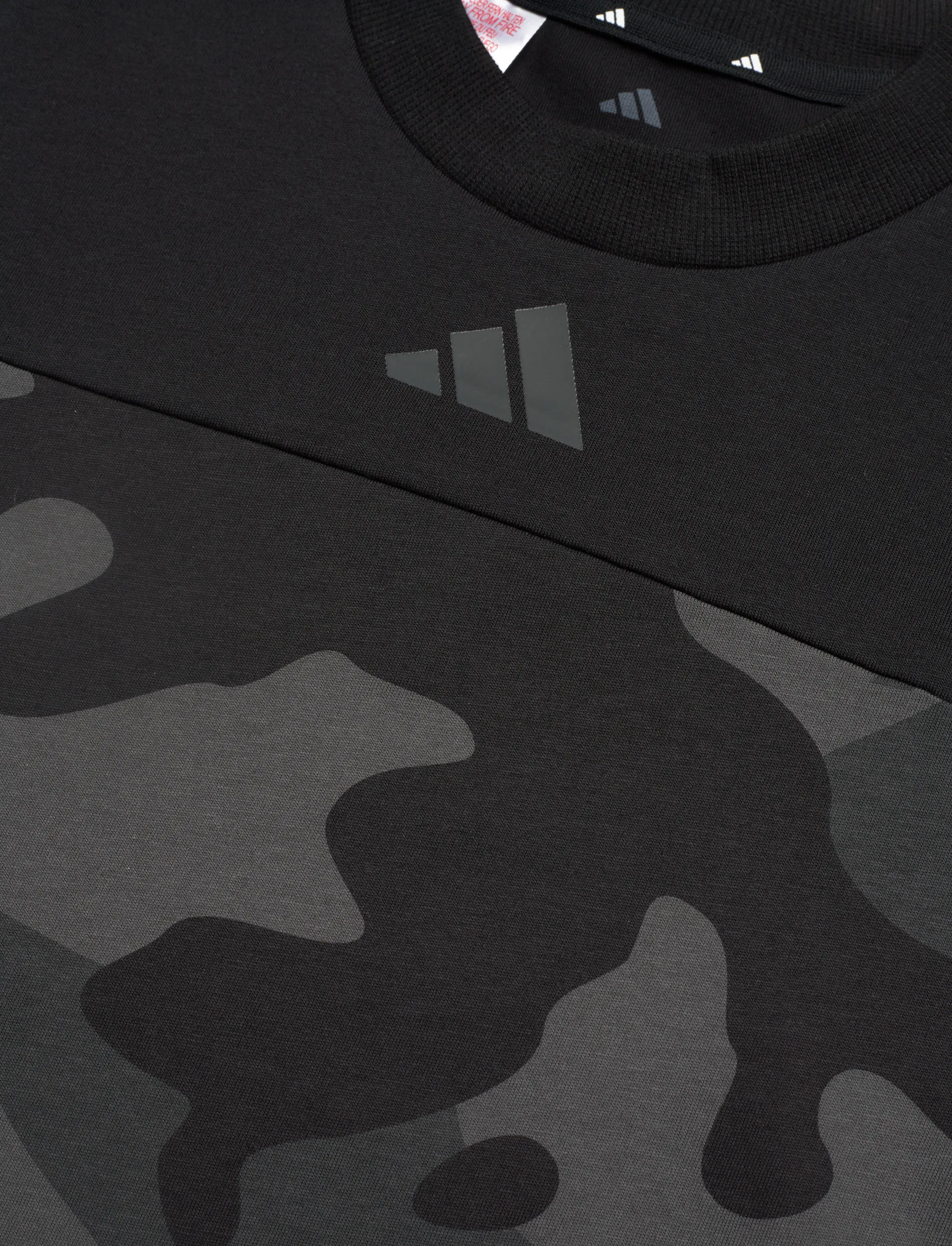 adidas Sportswear - J  CAMO T - hauts de sport - black/carbon - 2