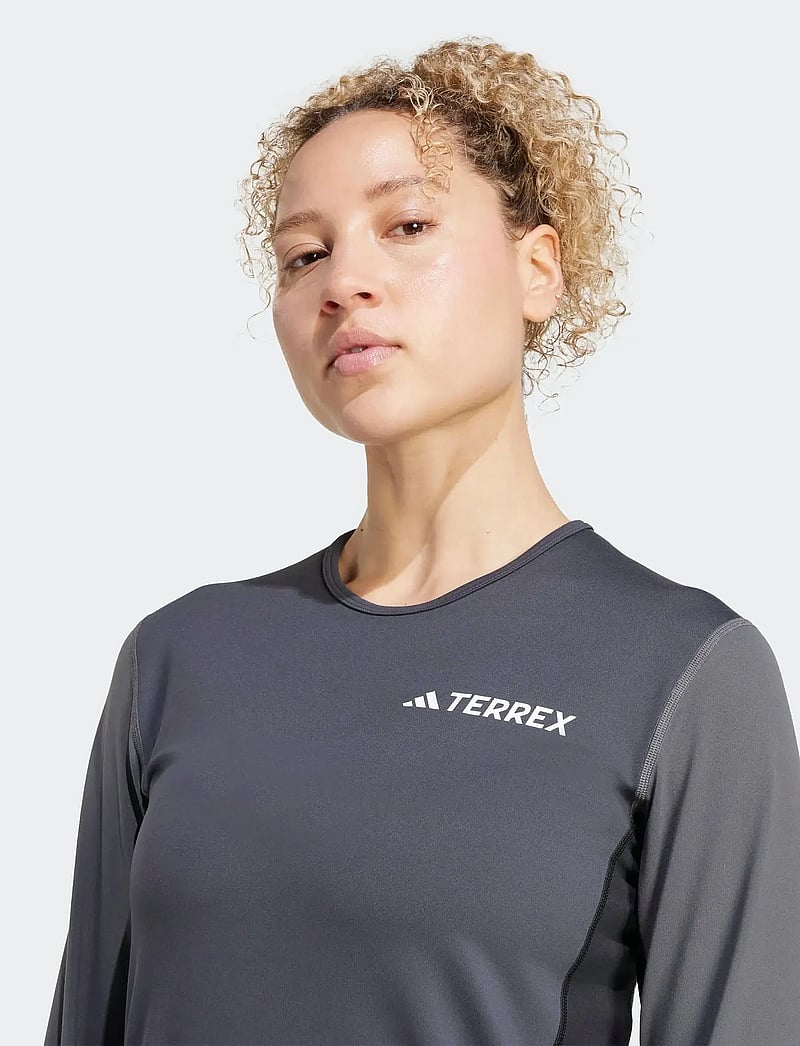 adidas Terrex - MULTI SYNT LS W - termoundertrøjer - carbon/gresix - 2