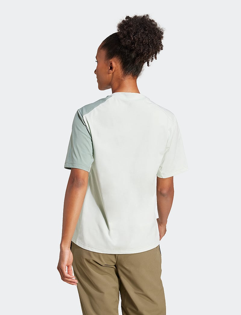 adidas Terrex - W MT TEE - t-shirts - lingrn - 2