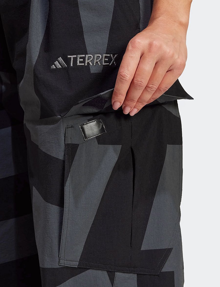 adidas Terrex - W CARGO AOP P - vabaõhupüksid - black/carbon - 3