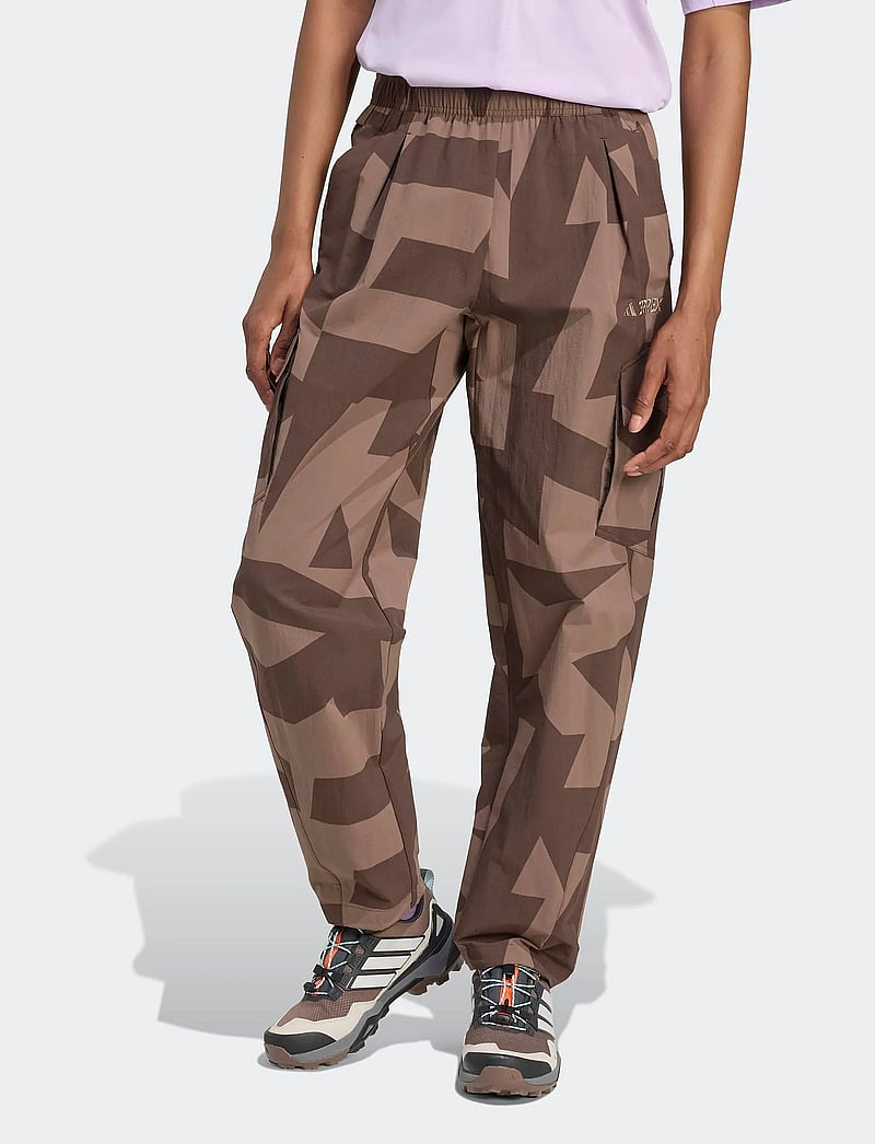 adidas Terrex - W CARGO AOP P - outdoorhosen - brown/earstr - 4