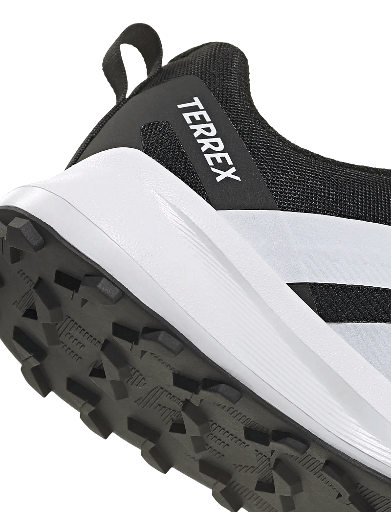 adidas Terrex - TERREX AGRAVIC K - laufschuhe - cblack/ftwwht/seimor - 5