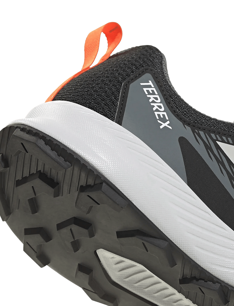 adidas Terrex - TERREX TRACEFINDER J - löparskor - cblack/greone/seimor - 5