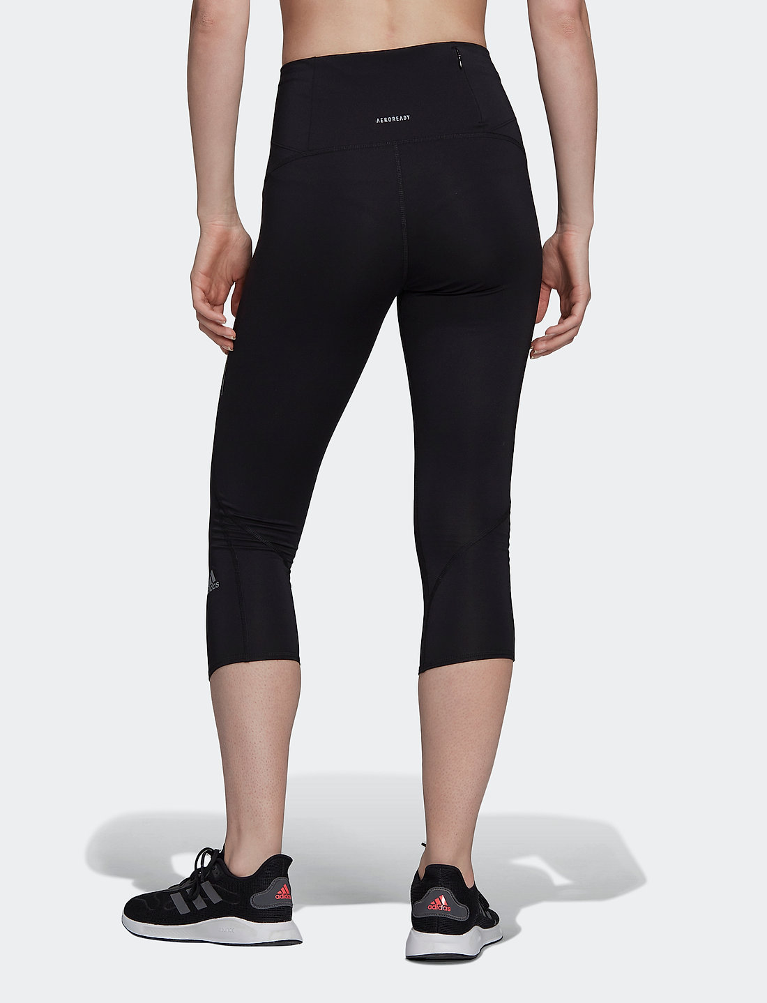 3 quarter top running pants