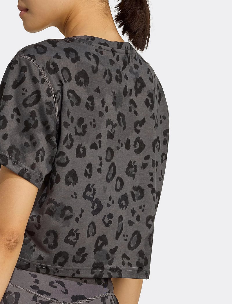 adidas Performance - WE T-SHIRT AOP - t-shirts - grefiv/print - 2