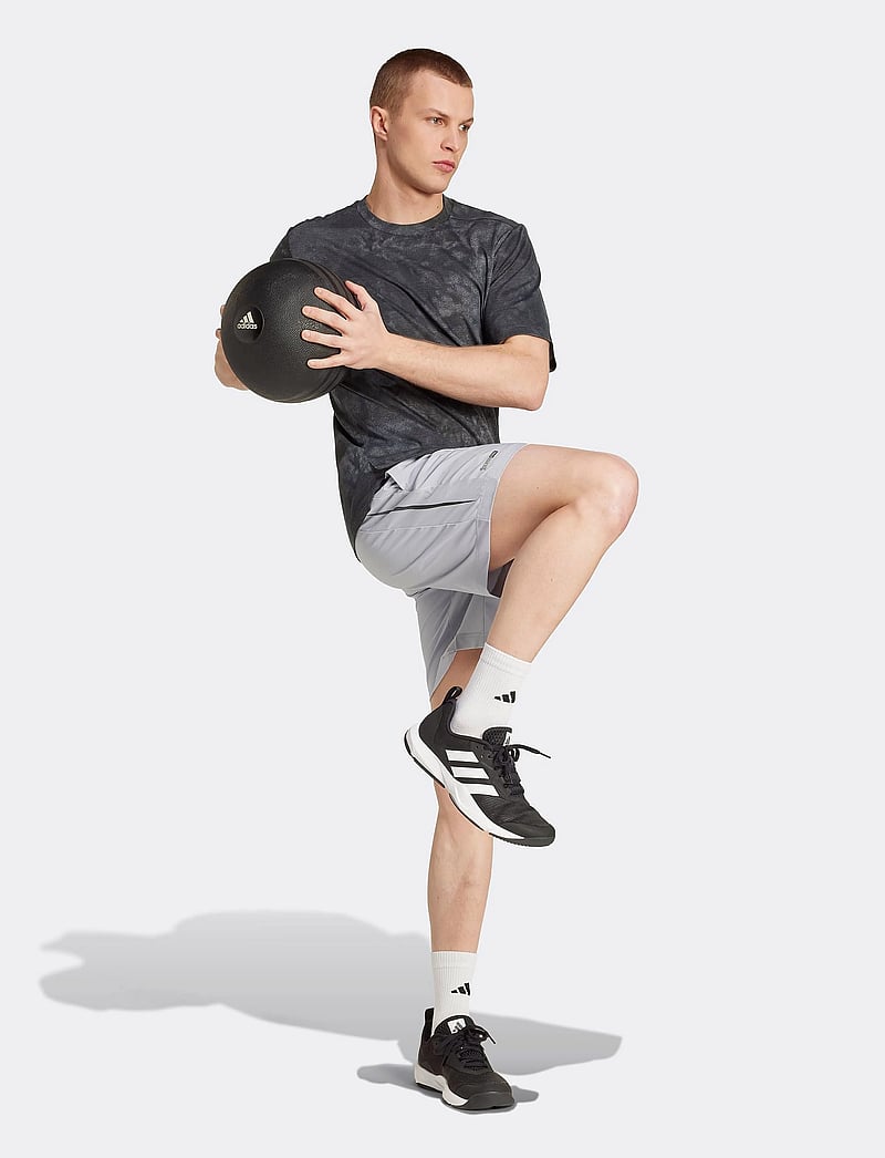adidas Performance - TECH APP GFXSHO - träningsshorts - halsil - 0