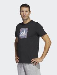 adidas Performance - Sport Optimist Sun Logo Sportswear Graphic T-Shirt (Short Sleeve) - laveste priser - black - 2
