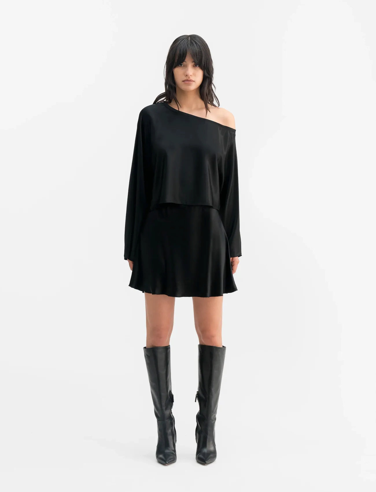 Ahlvar Gallery Hana Short Satin Skirt - Black - XS