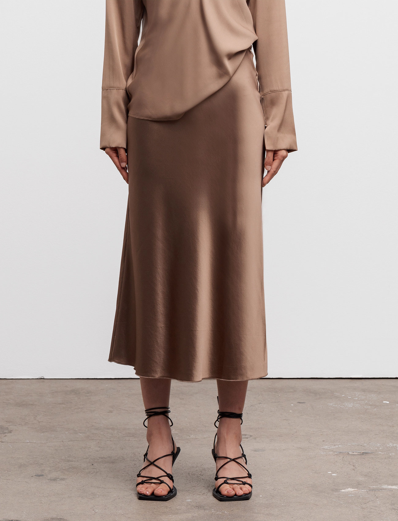 Ahlvar Gallery Hana Satin Silk Skirt - - XS 1