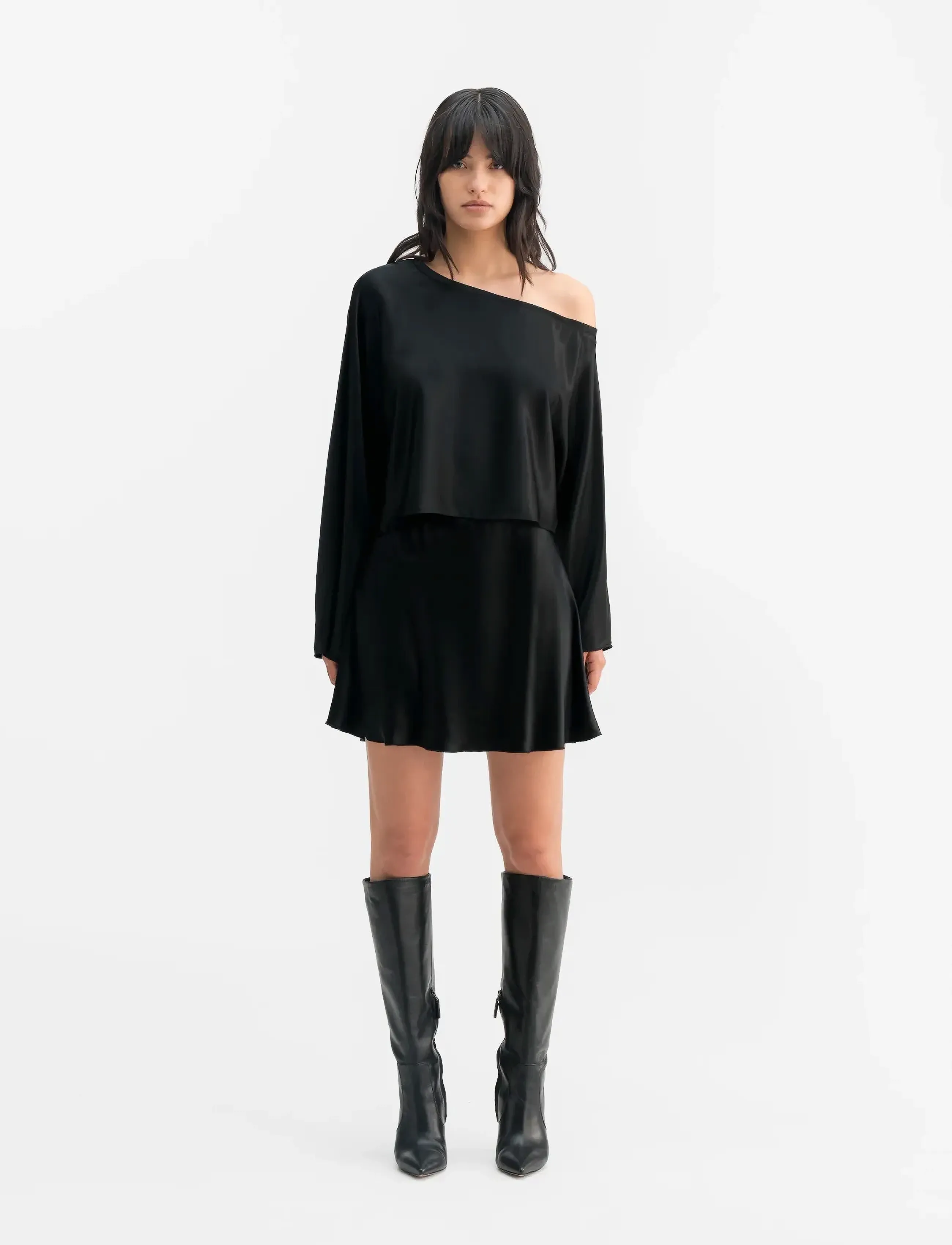 Ahlvar Gallery Hana Short Satin Skirt, Kvinder, Kort Satin Nederdel, Sort, Str: XS