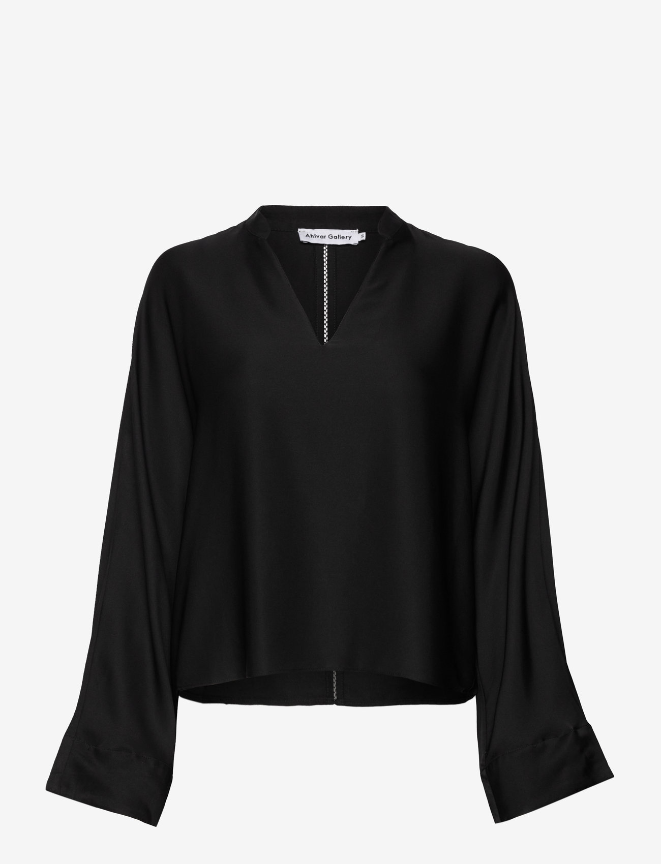 Ahlvar Gallery - Nina v-neck silk blouse - långärmade blusar - black - 1