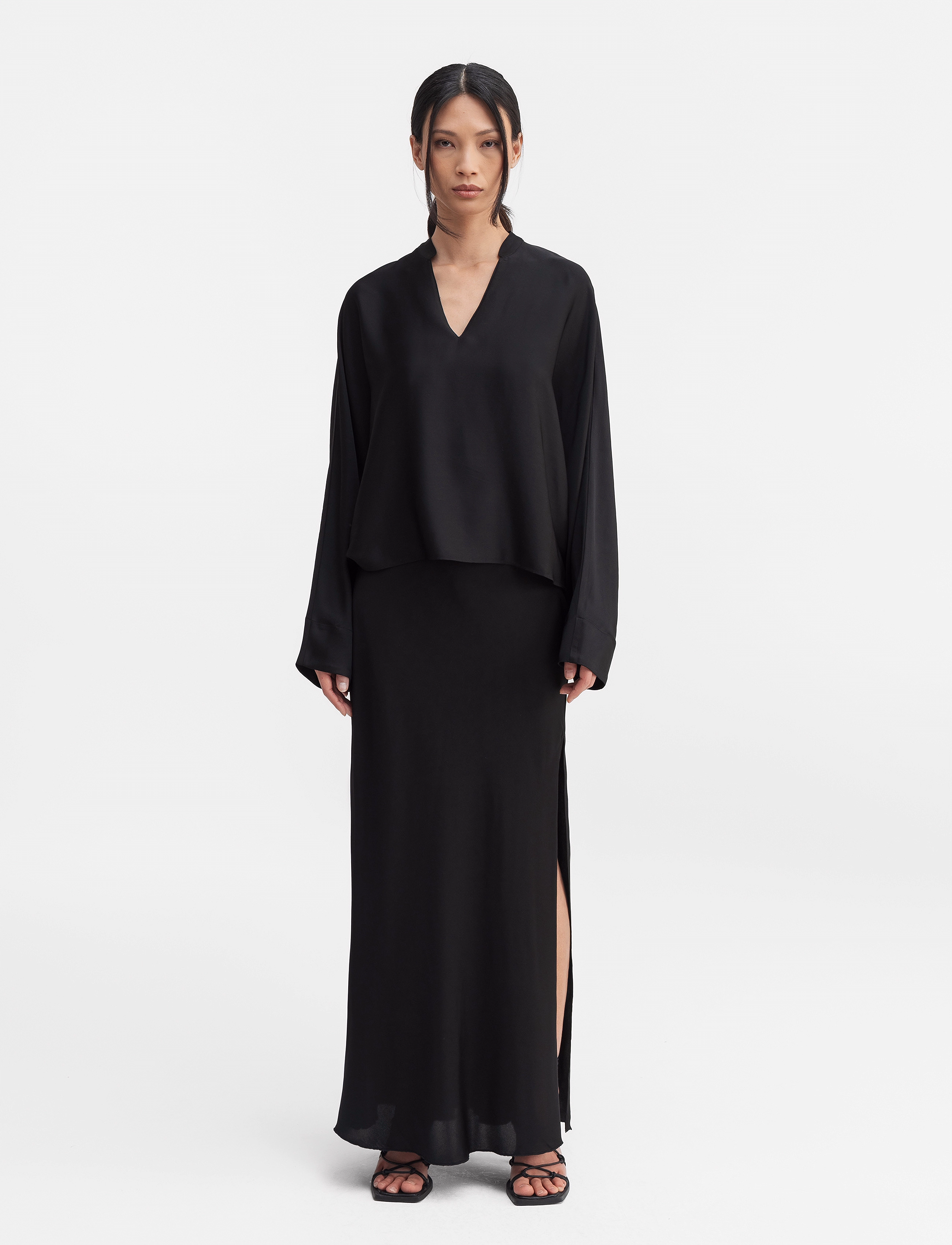 Ahlvar Gallery - Nina v-neck silk blouse - långärmade blusar - black - 3