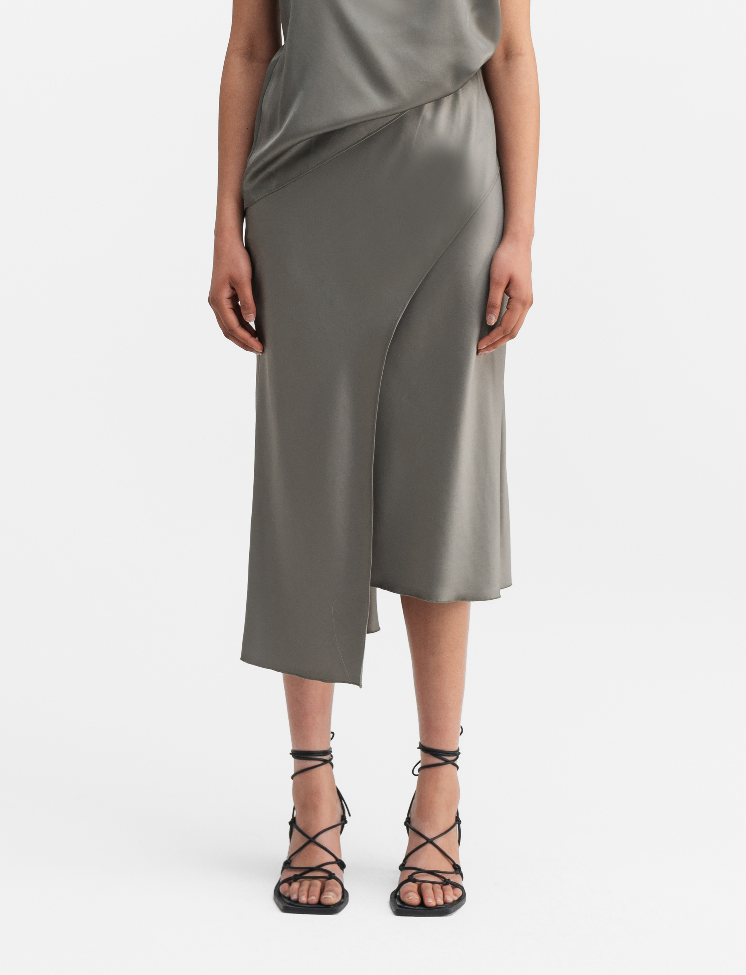 Ahlvar Gallery Saya Satin Skirt, Kvinder, Asymmetrisk Midi Satin Nederdel, Grøn, Str: XS