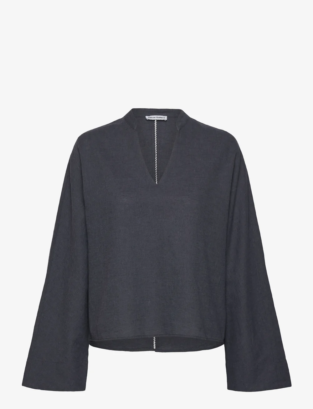 Ahlvar Gallery - Nina v-neck linen blouse - langærmede bluser - blue grey - 1