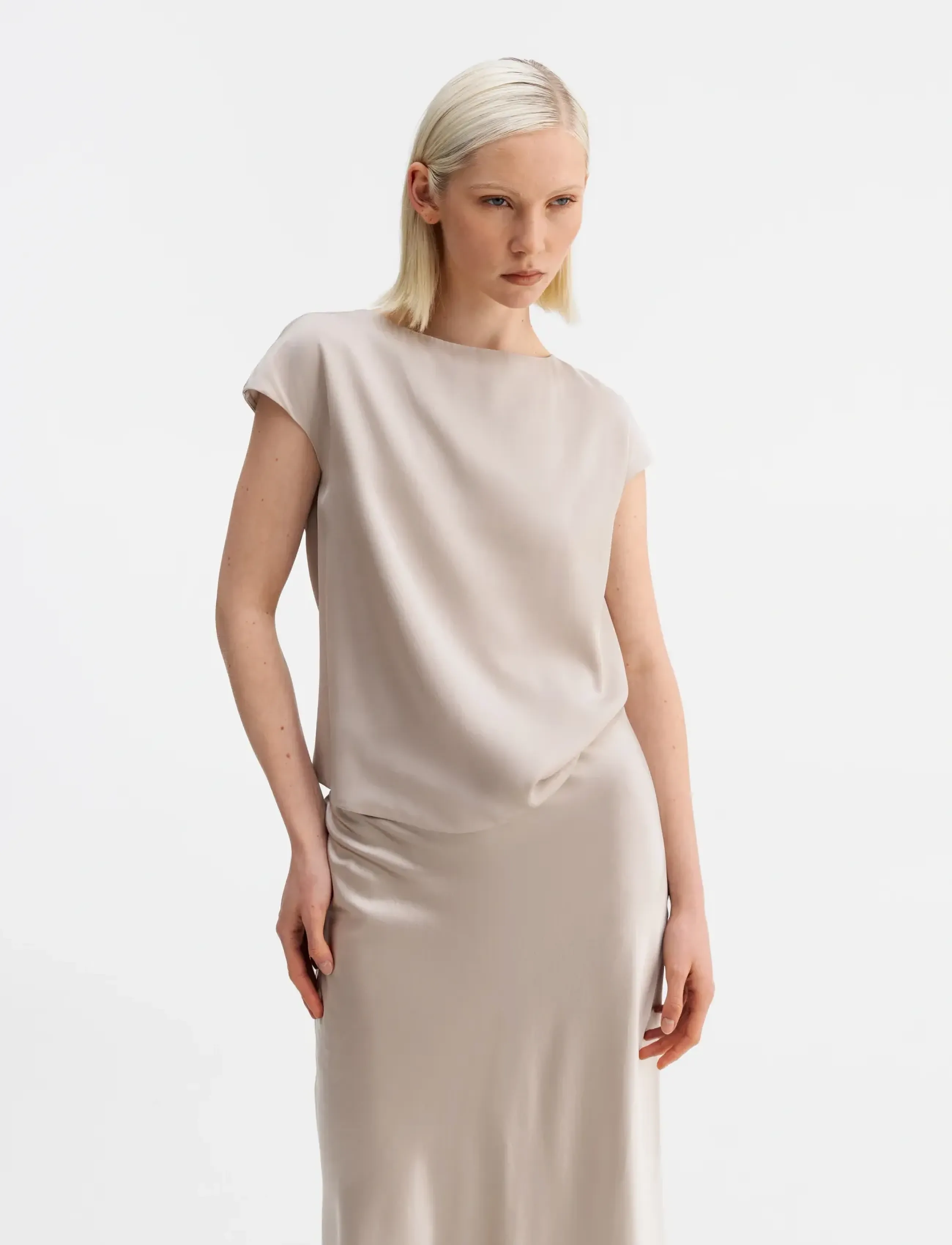 Ahlvar Gallery Yui silk top - Bluzki z krótkim rękawem - GREIGE / pink/rose