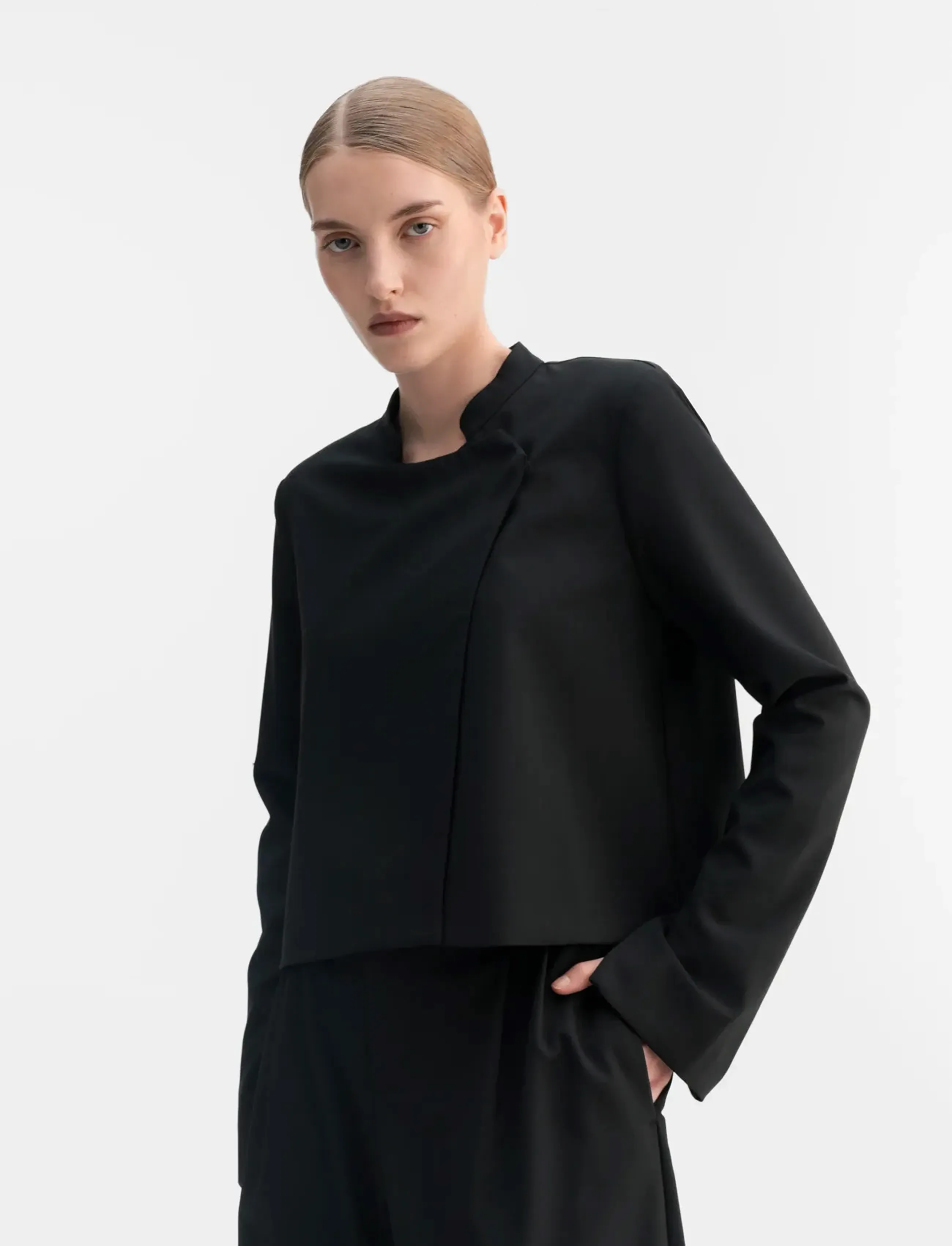 Ahlvar Gallery Chani Wool Blazer, L, Schwarz - Cropped Frauen