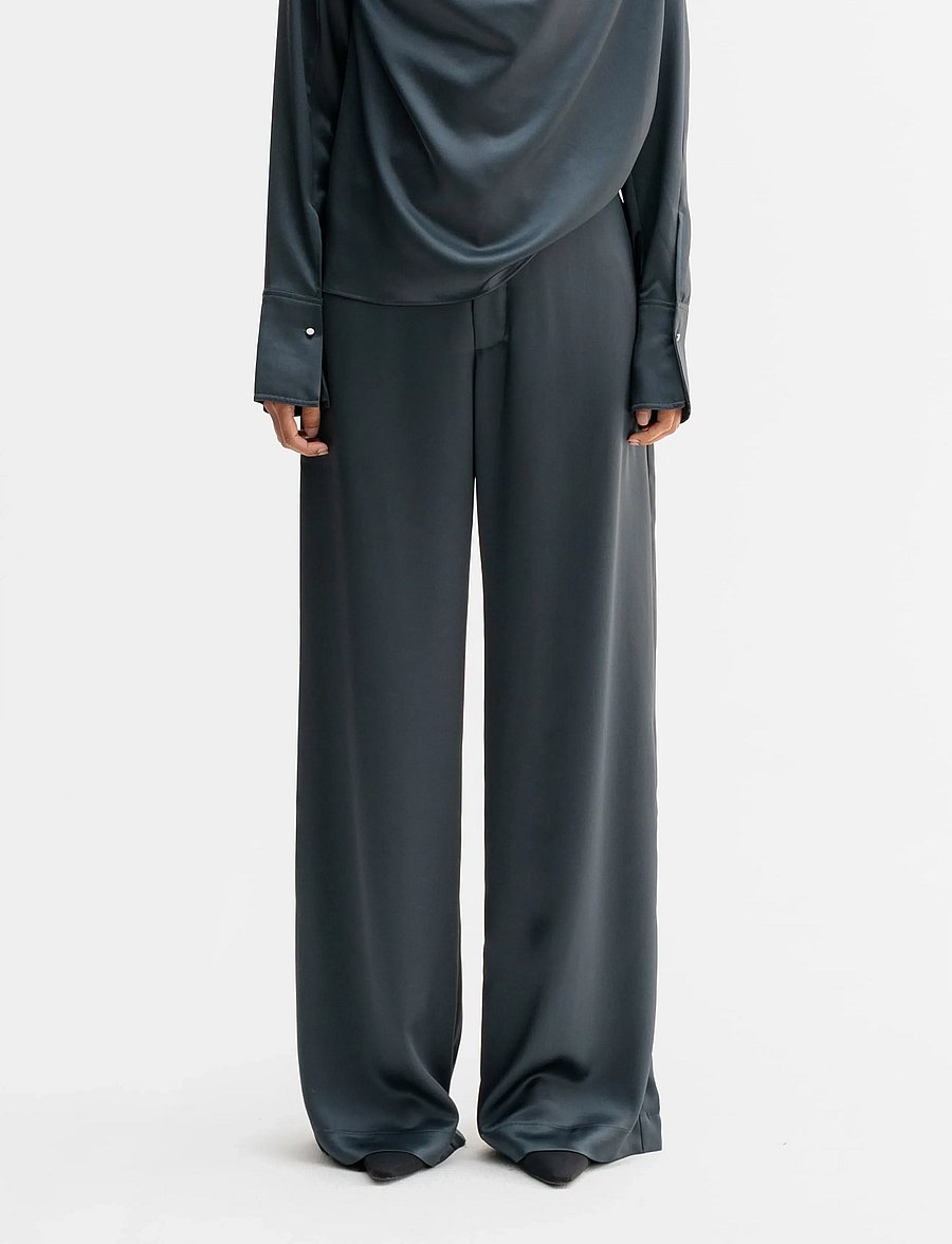 Ahlvar Gallery - Mila satin trousers - bukser med brede ben - dark grey - 3