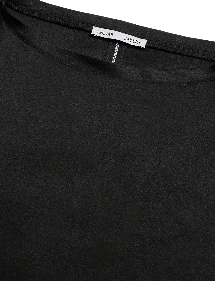 Ahlvar Gallery - Thea silk tee - kortærmede bluser - black - 2