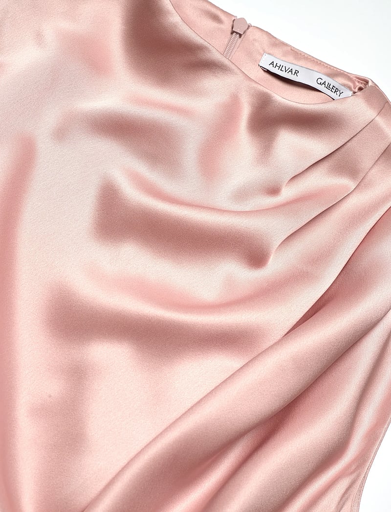 Ahlvar Gallery - Lima satin dress - aftenkjoler - dusty pink - 5