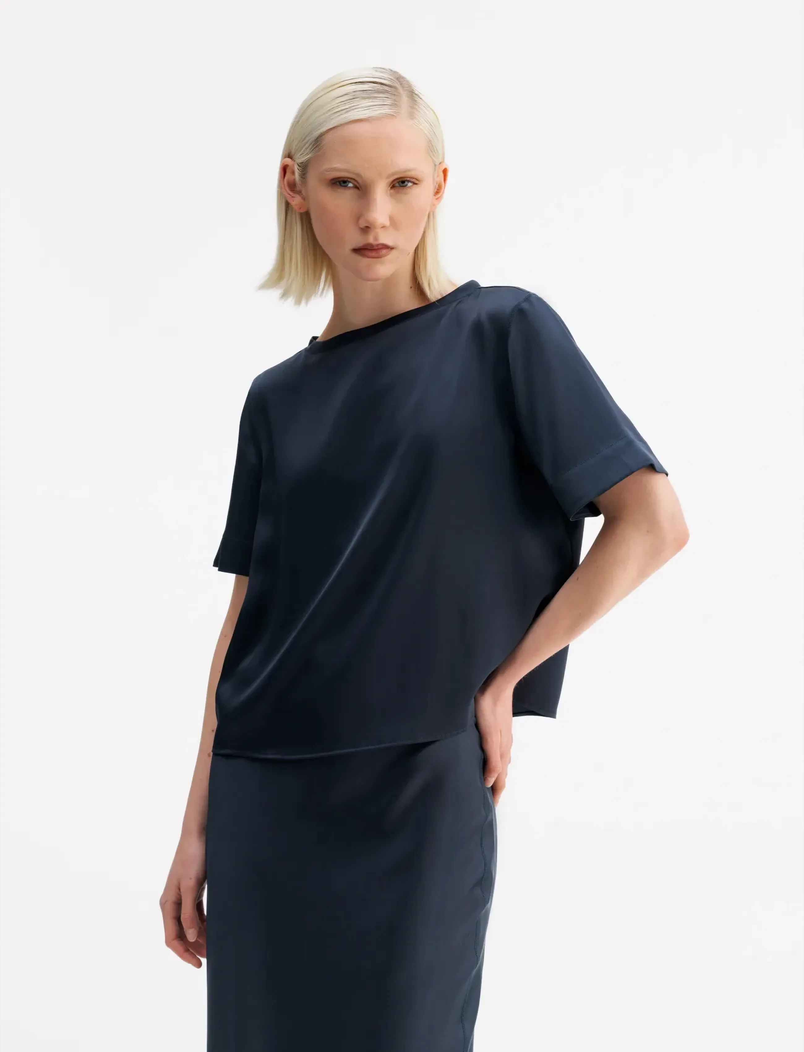 Ahlvar Gallery Lola satin tee - Bluser - BLUE GREY / grey