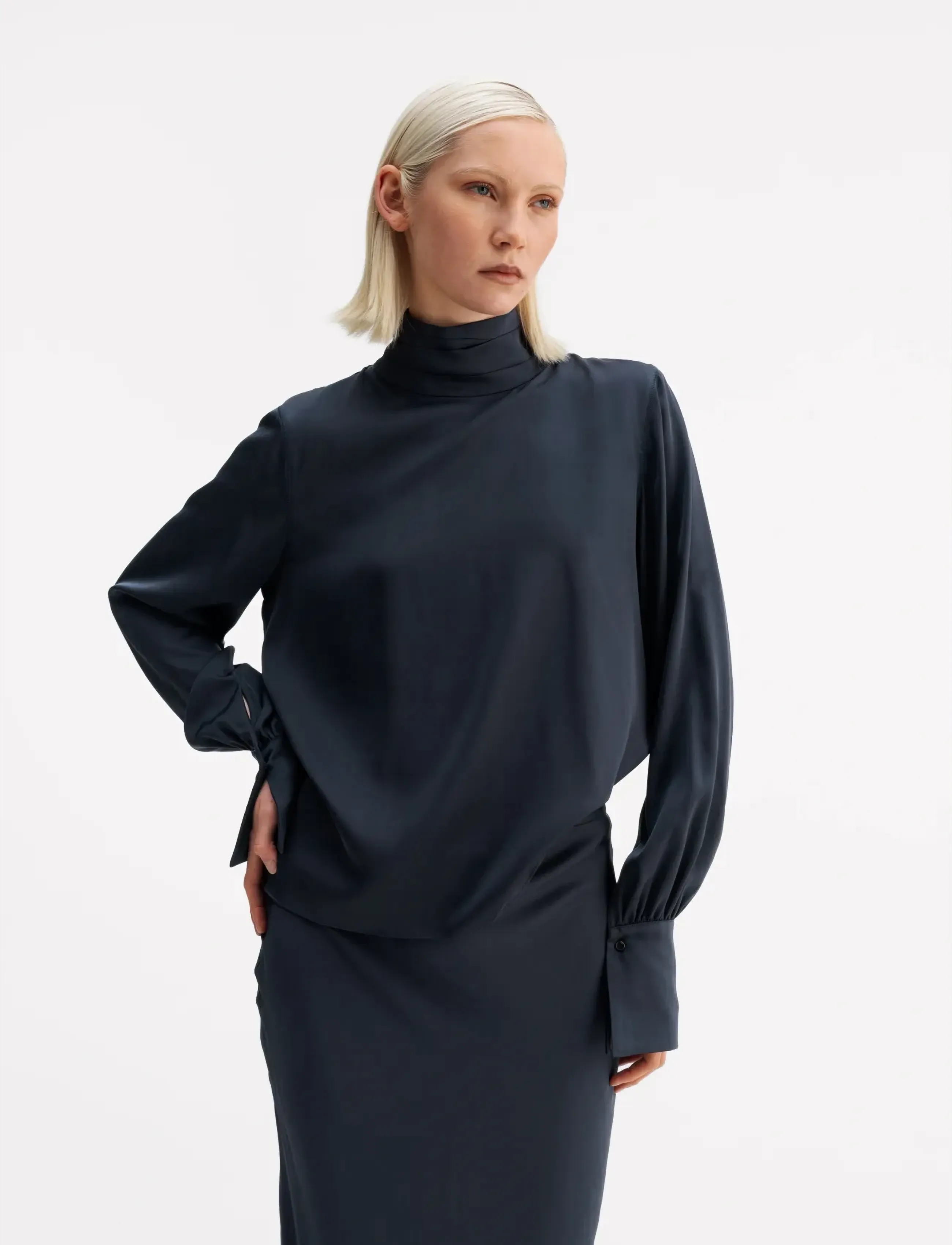 Ahlvar Gallery Luna Silk Blouse, L, Blouses, Marineblau - Long-sleeved, Frauen