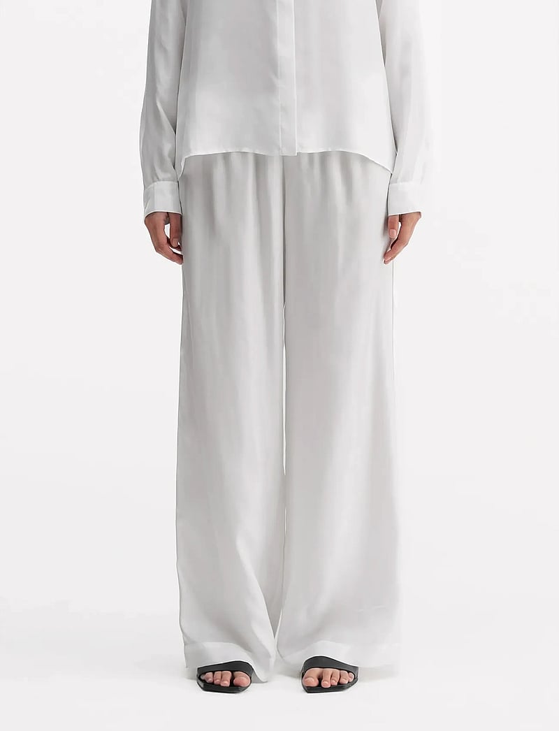 Ahlvar Gallery - Madoka silk twill trousers - víðar skálmar buxur - white - 0