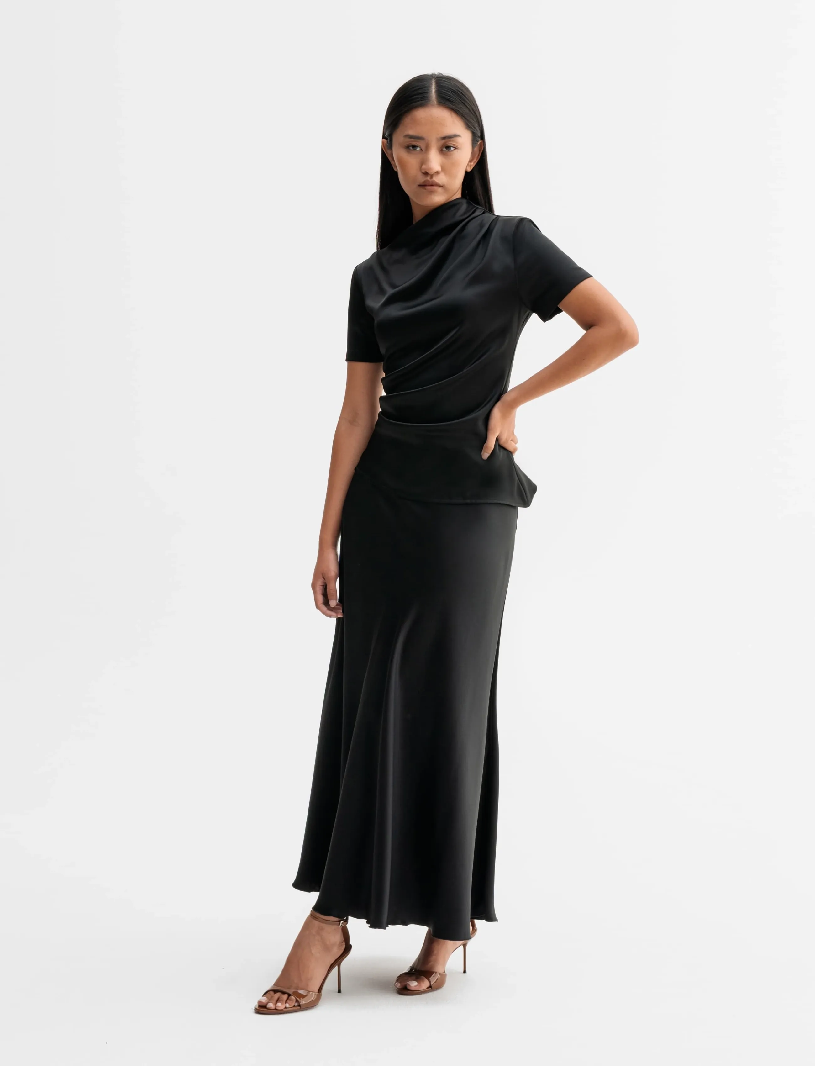 Ahlvar Gallery - Lizi satin tee - t-shirts - black - 4