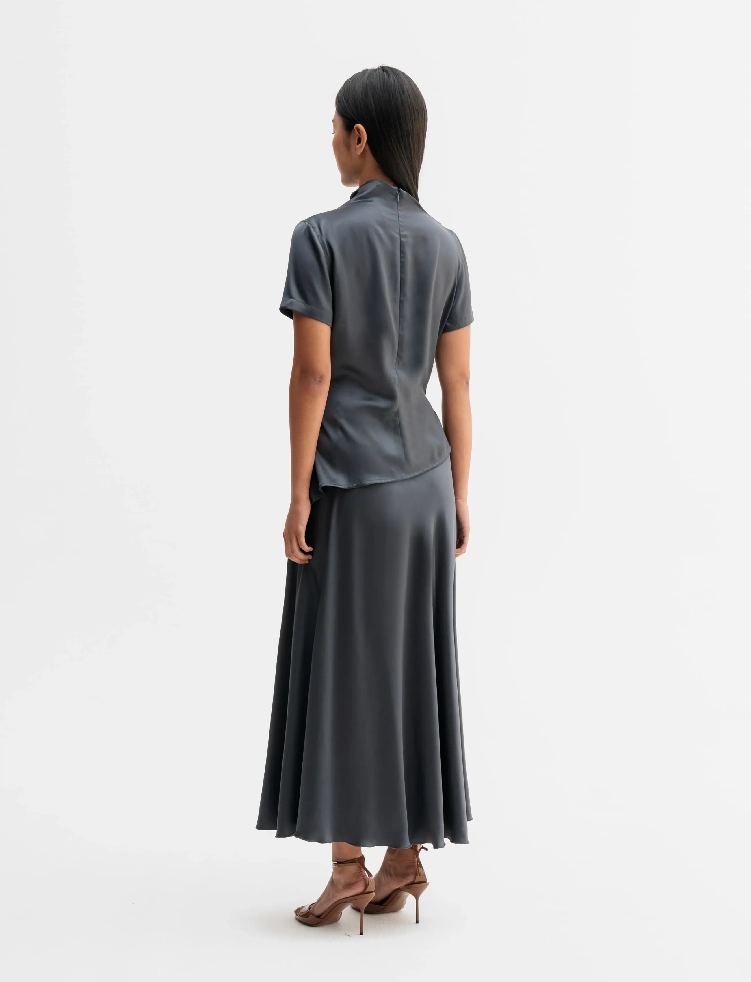 Ahlvar Gallery - Lizi satin tee - t-shirts - dark grey - 4