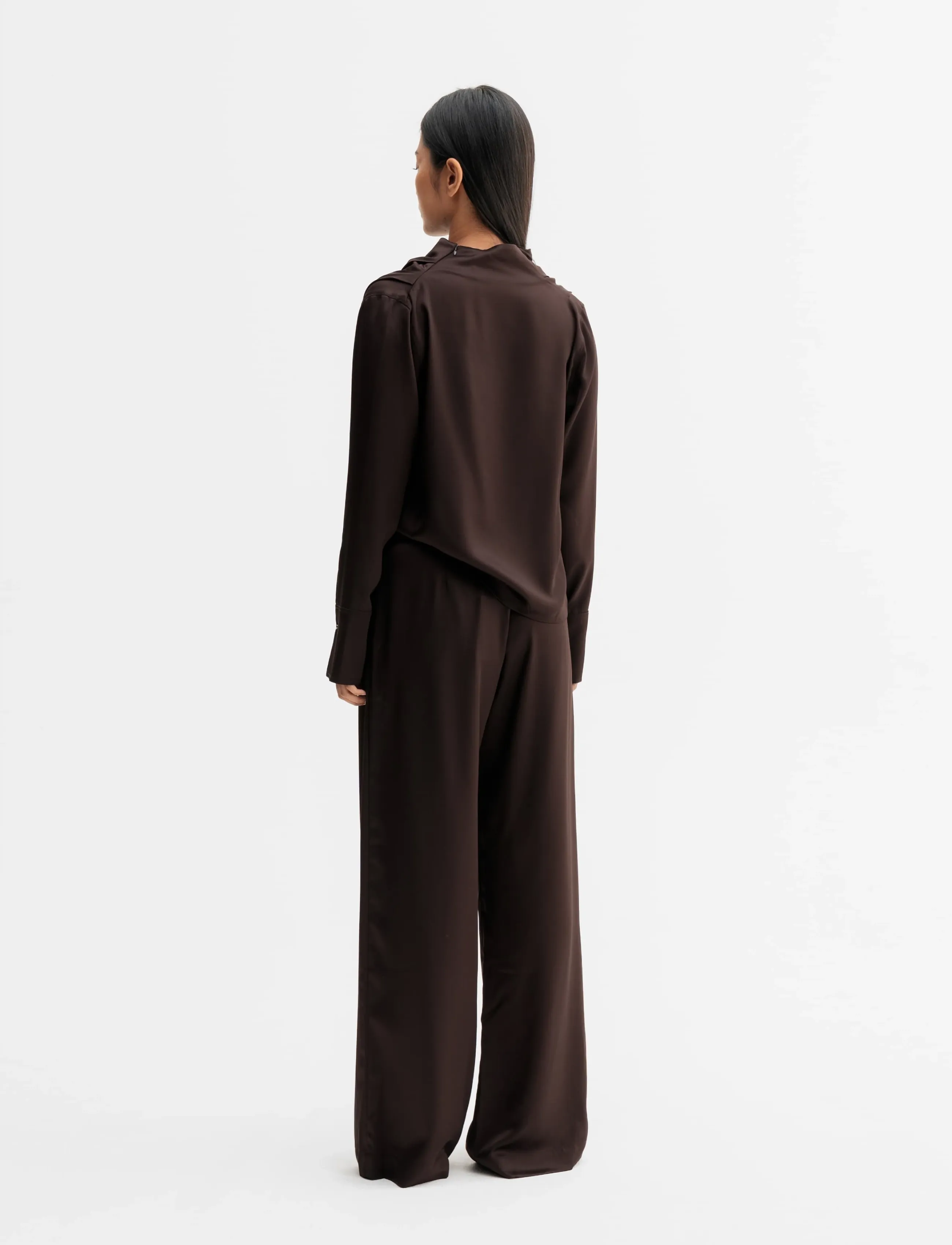 Ahlvar Gallery - Miko satin blouse - langærmede bluser - dark brown - 3