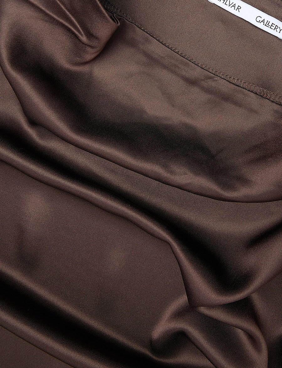 Ahlvar Gallery - Miko satin blouse - langærmede bluser - dark brown - 4