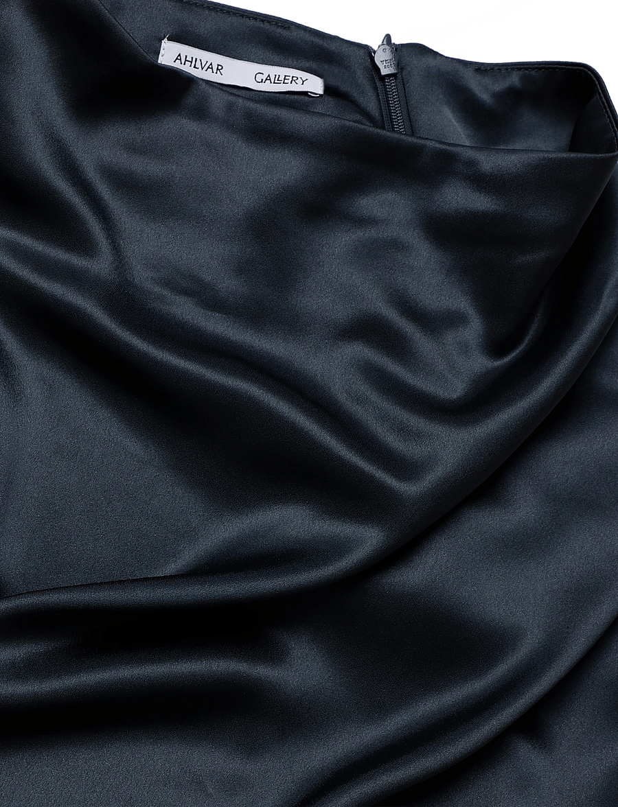 Ahlvar Gallery - Miko satin blouse - langærmede bluser - dark grey - 3