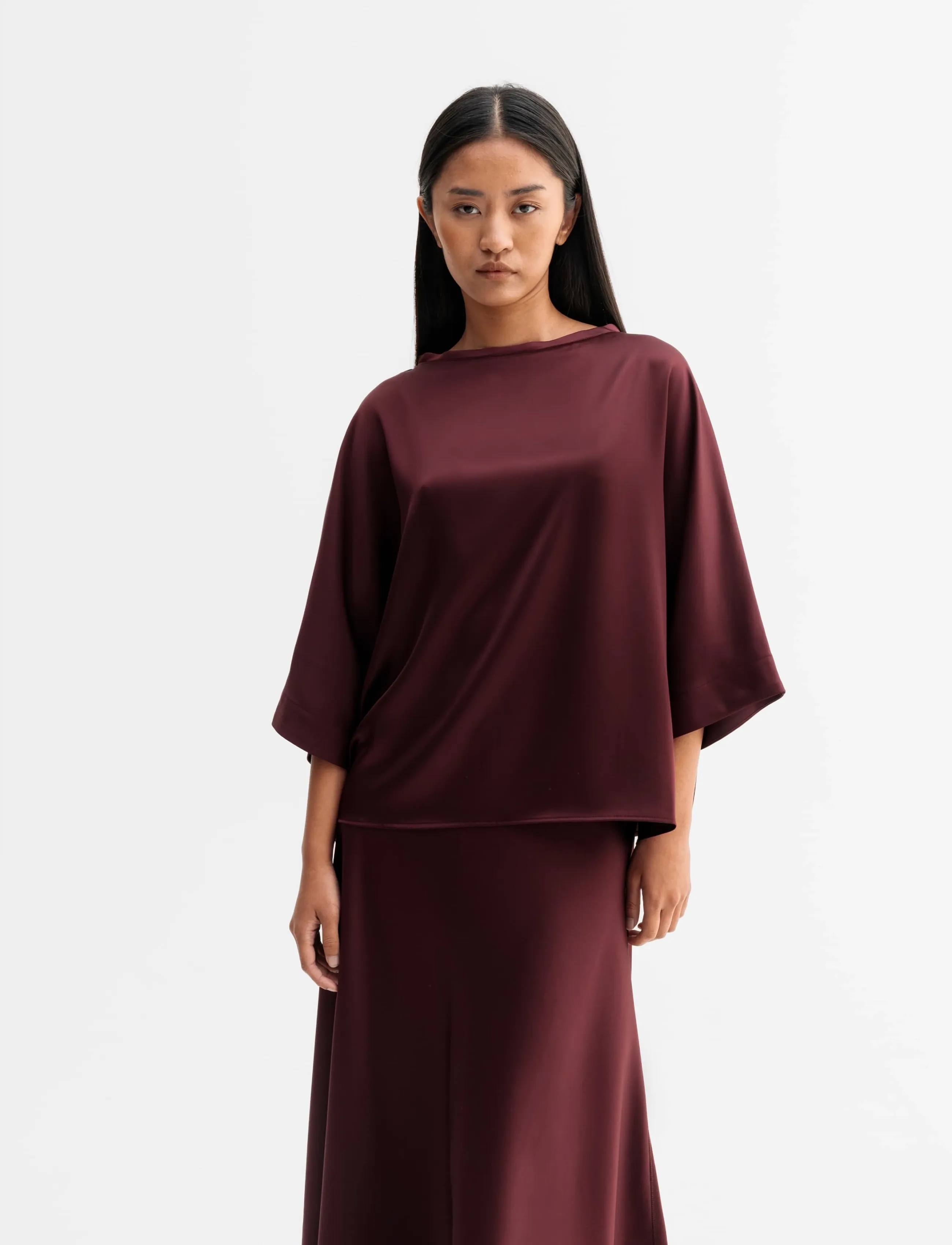 Ahlvar Gallery - Tori satin tee - t-shirts - burgundy - 0