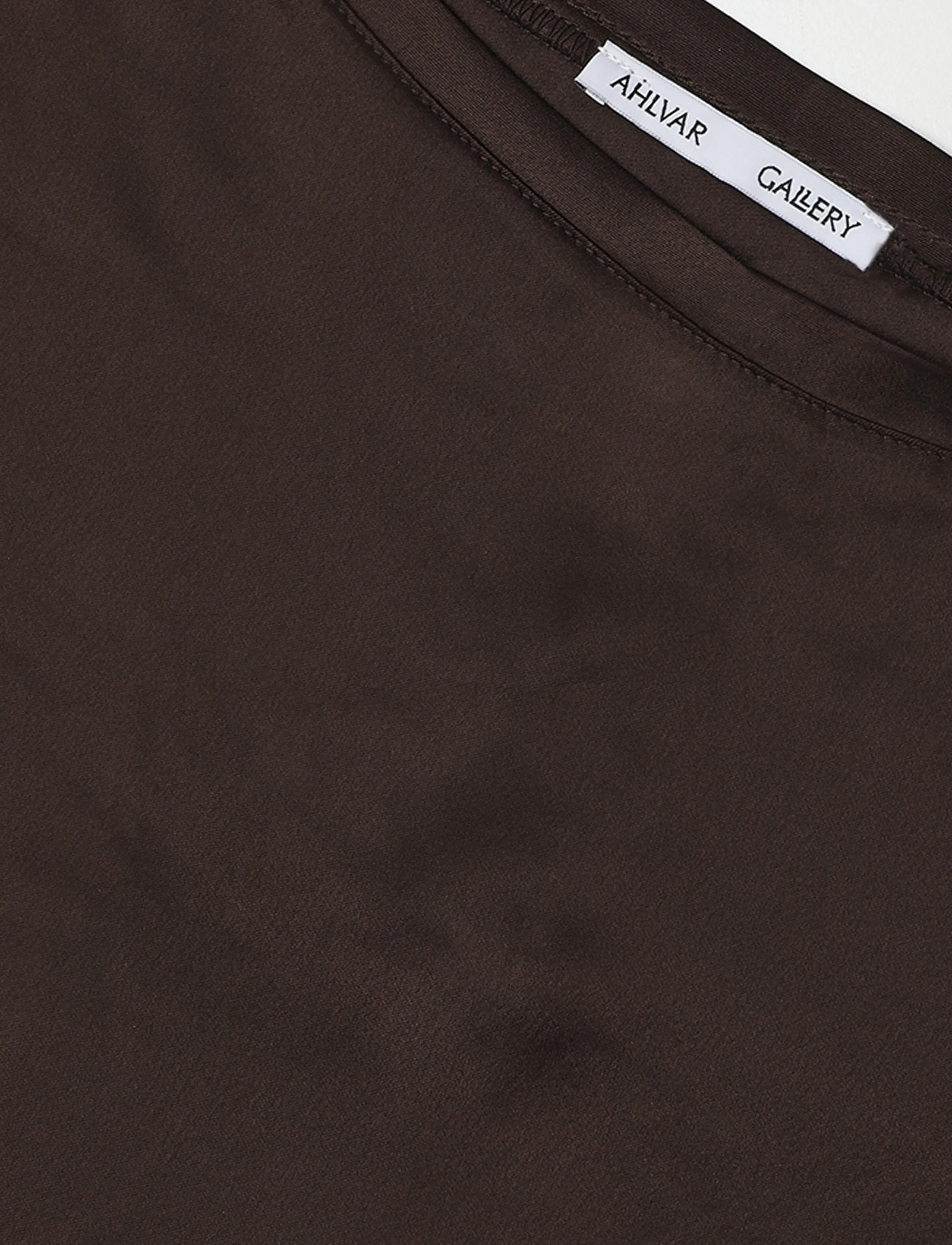 Ahlvar Gallery - Tori satin tee - t-shirts - dark brown - 4