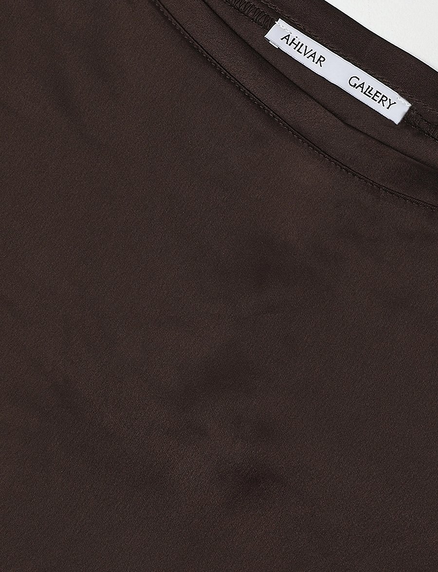 Ahlvar Gallery - Tori satin tee - t-shirts - dark brown - 4
