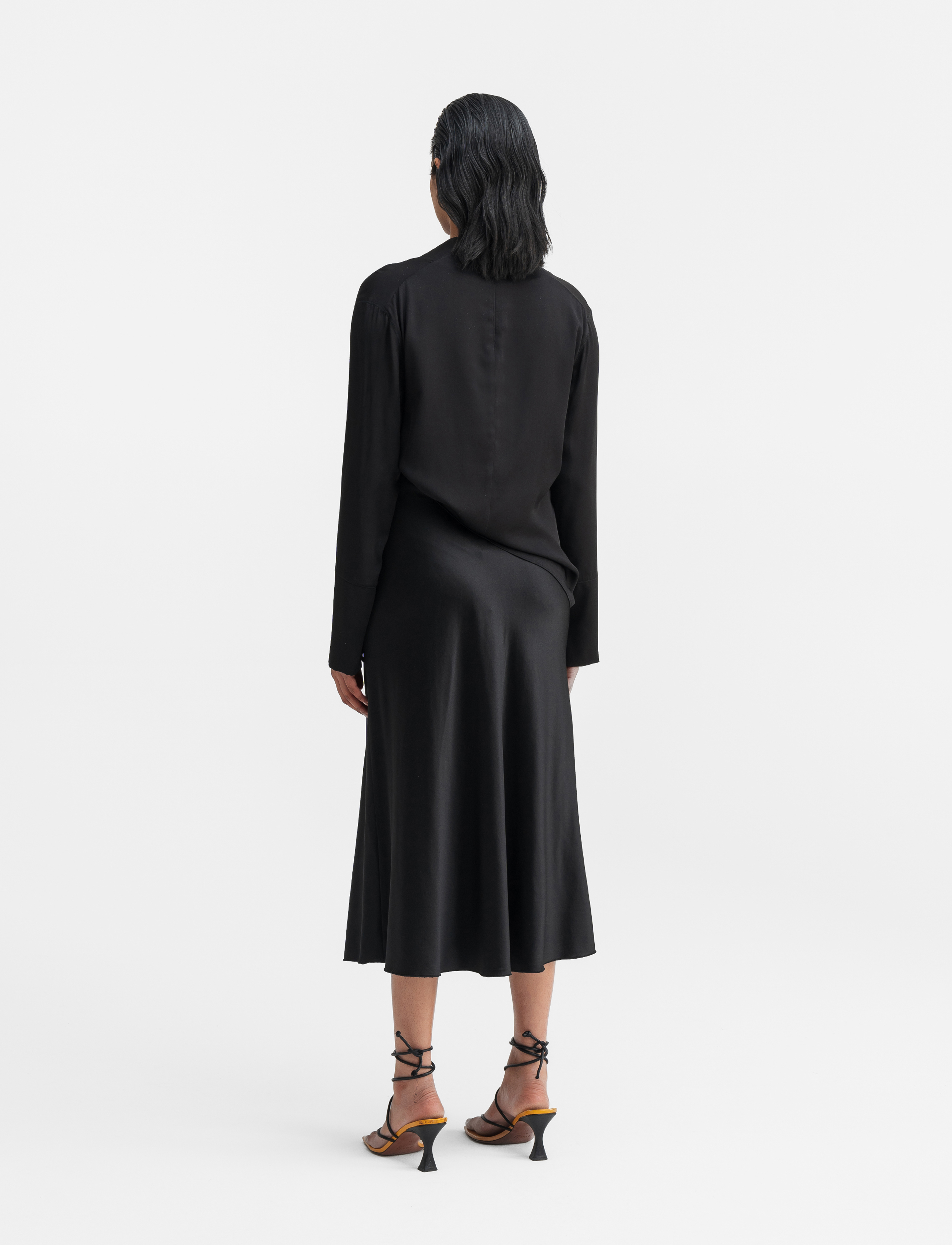 Ahlvar Gallery - Hana satin silk skirt - midinederdele - black - 4