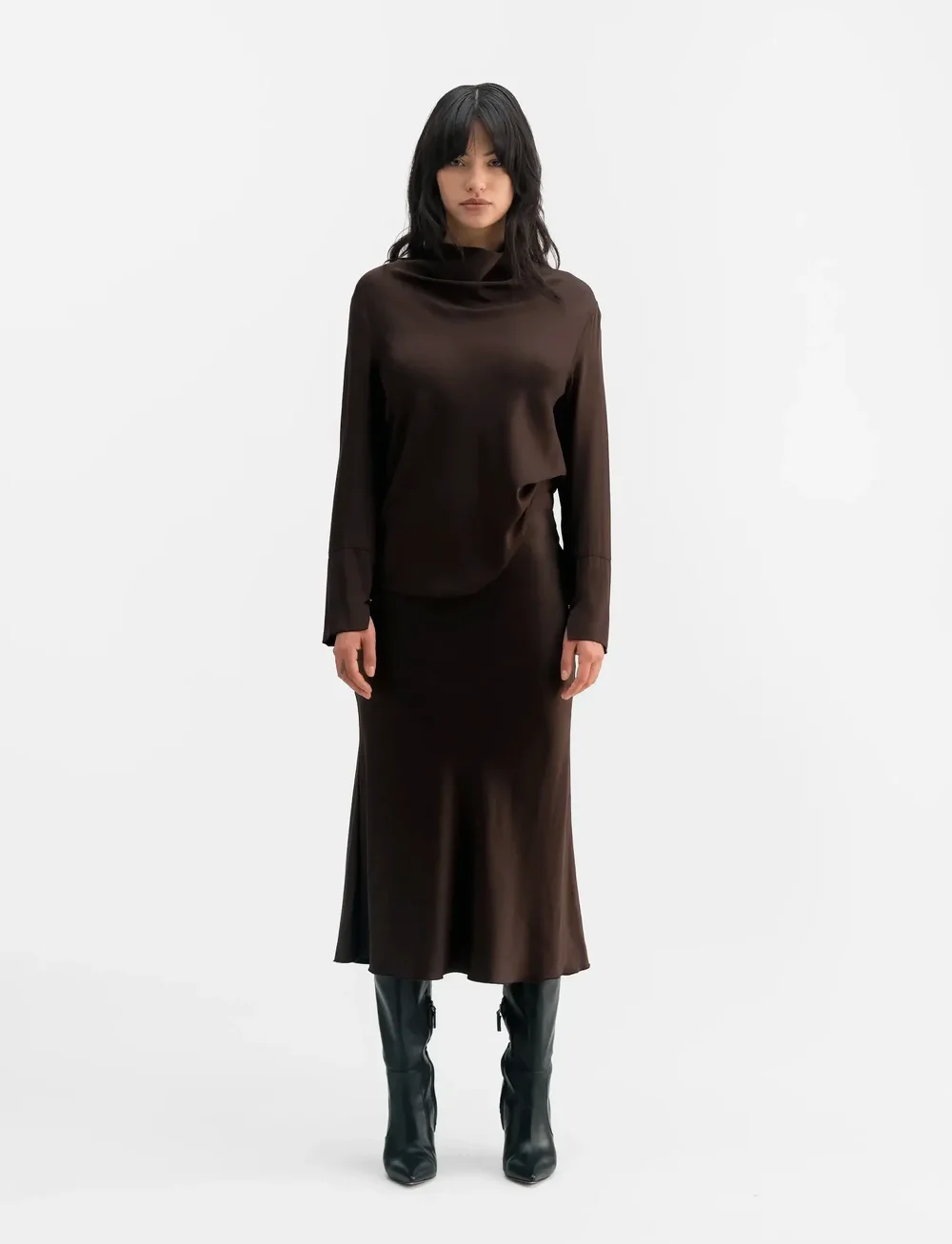 Ahlvar Gallery - Hana satin silk skirt - midi-röcke - dark brown - 0