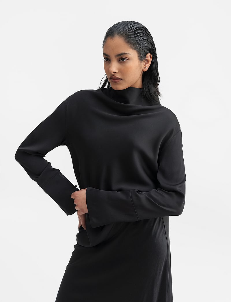 Ahlvar Gallery - Ayumi silk blouse - langærmede bluser - black - 3