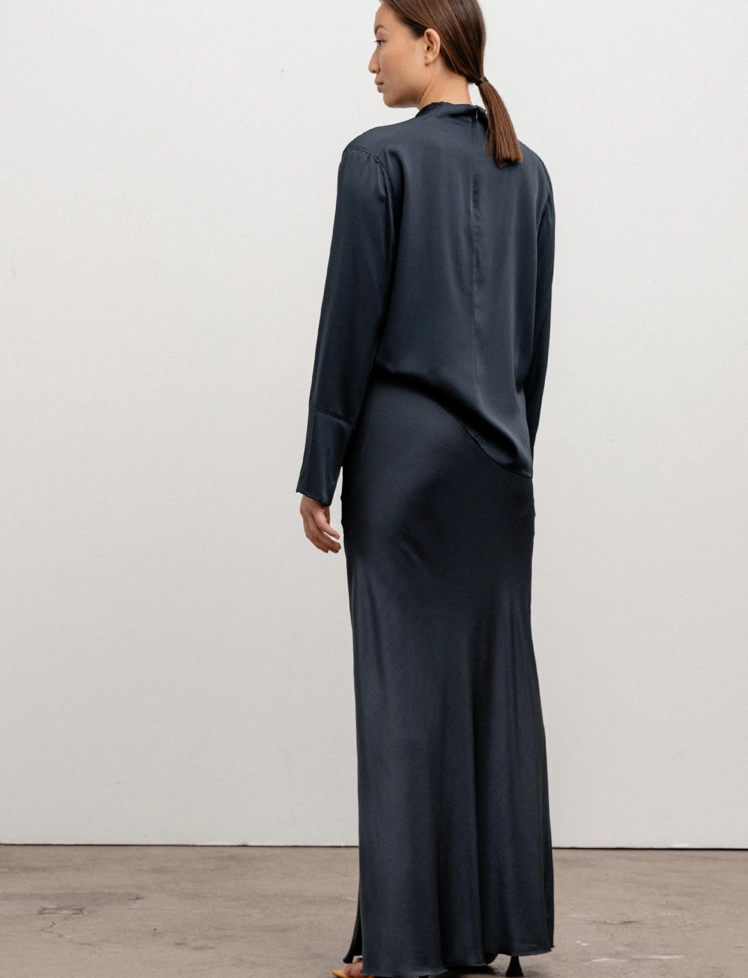 Ahlvar Gallery - Ayumi silk blouse - long sleeved blouses - blue grey - 3