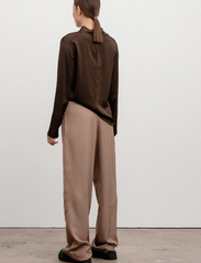 Ahlvar Gallery - Ayumi blouse - palaidinės ilgomis rankovėmis - dark brown - 3