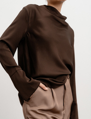 Ahlvar Gallery - Ayumi blouse - palaidinės ilgomis rankovėmis - dark brown - 4