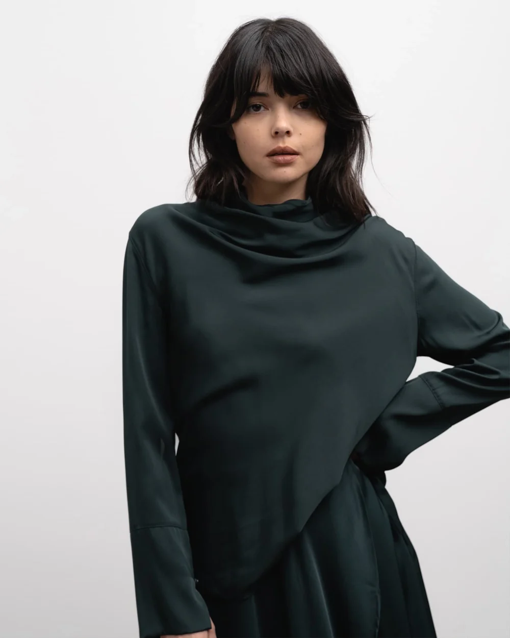 Ahlvar Gallery - Ayumi silk blouse - langærmede bluser - deep forrest - 4