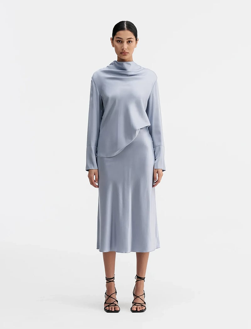 Ahlvar Gallery - Ayumi silk blouse - langärmlige blusen - denim blue - 0