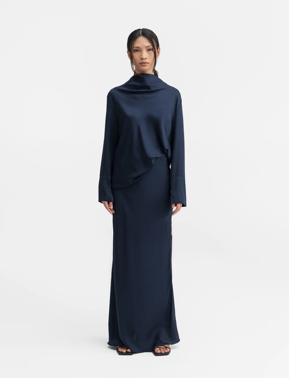 Ahlvar Gallery - Ayumi silk blouse - langærmede bluser - midnight blue - 0