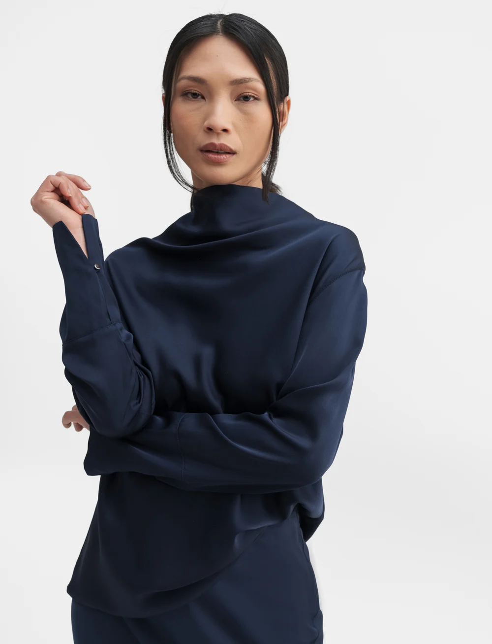 Ahlvar Gallery - Ayumi silk blouse - langærmede bluser - midnight blue - 3