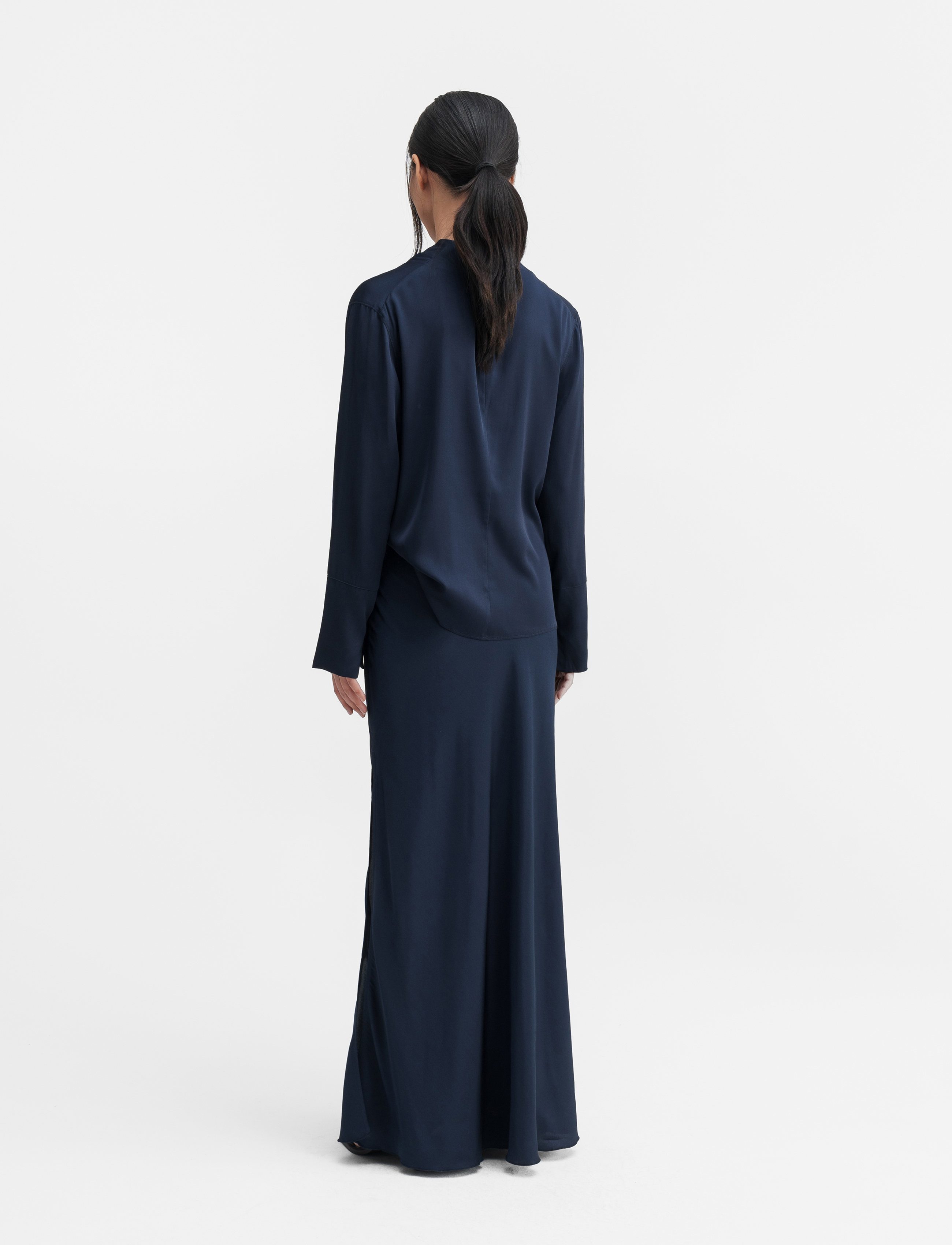 Ahlvar Gallery - Ayumi silk blouse - langærmede bluser - midnight blue - 4