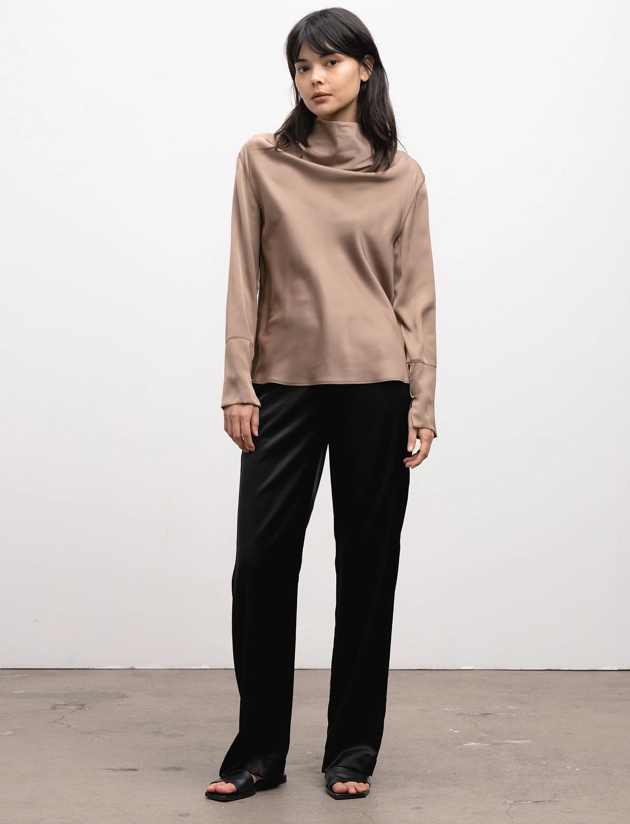 Ahlvar Gallery - Ayumi blouse - langermede bluser - sand - 0