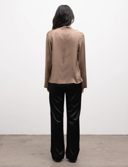 Ahlvar Gallery - Ayumi blouse - langermede bluser - sand - 3