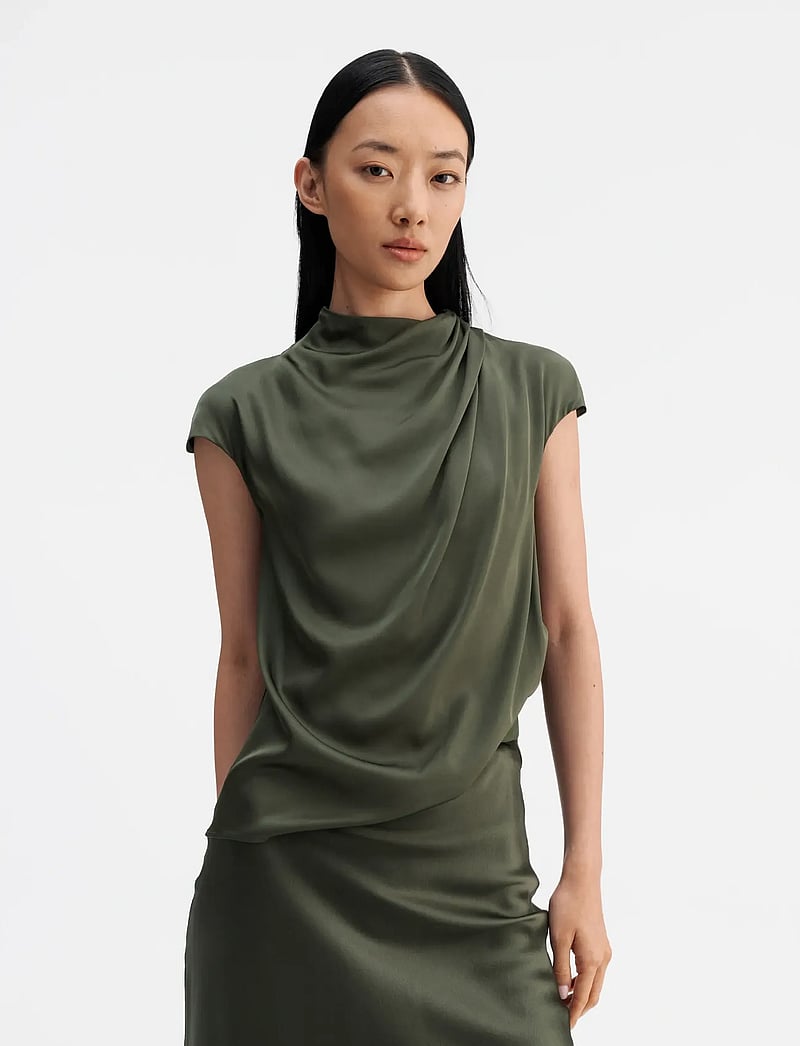 Ahlvar Gallery - Lima silk top - kortærmede bluser - olive green - 0