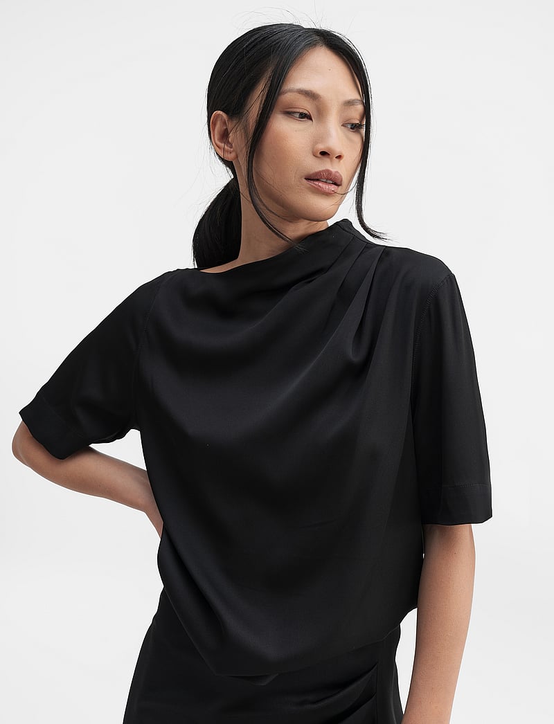 Ahlvar Gallery - Lima silk tee - kurzämlige blusen - black - 3