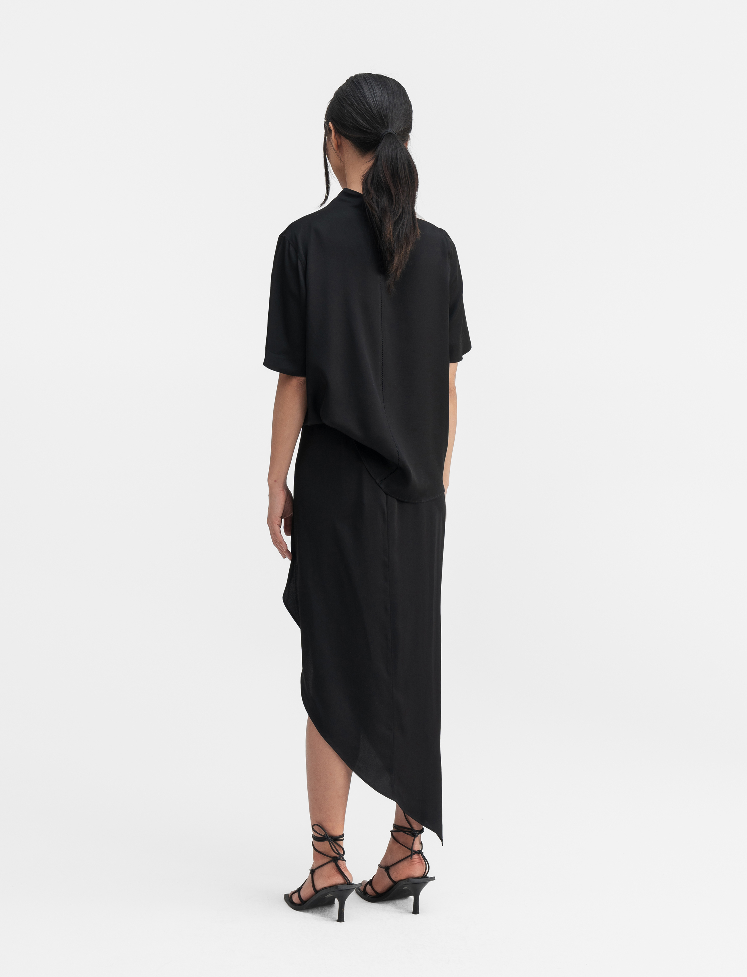 Ahlvar Gallery - Lima silk tee - kurzämlige blusen - black - 4